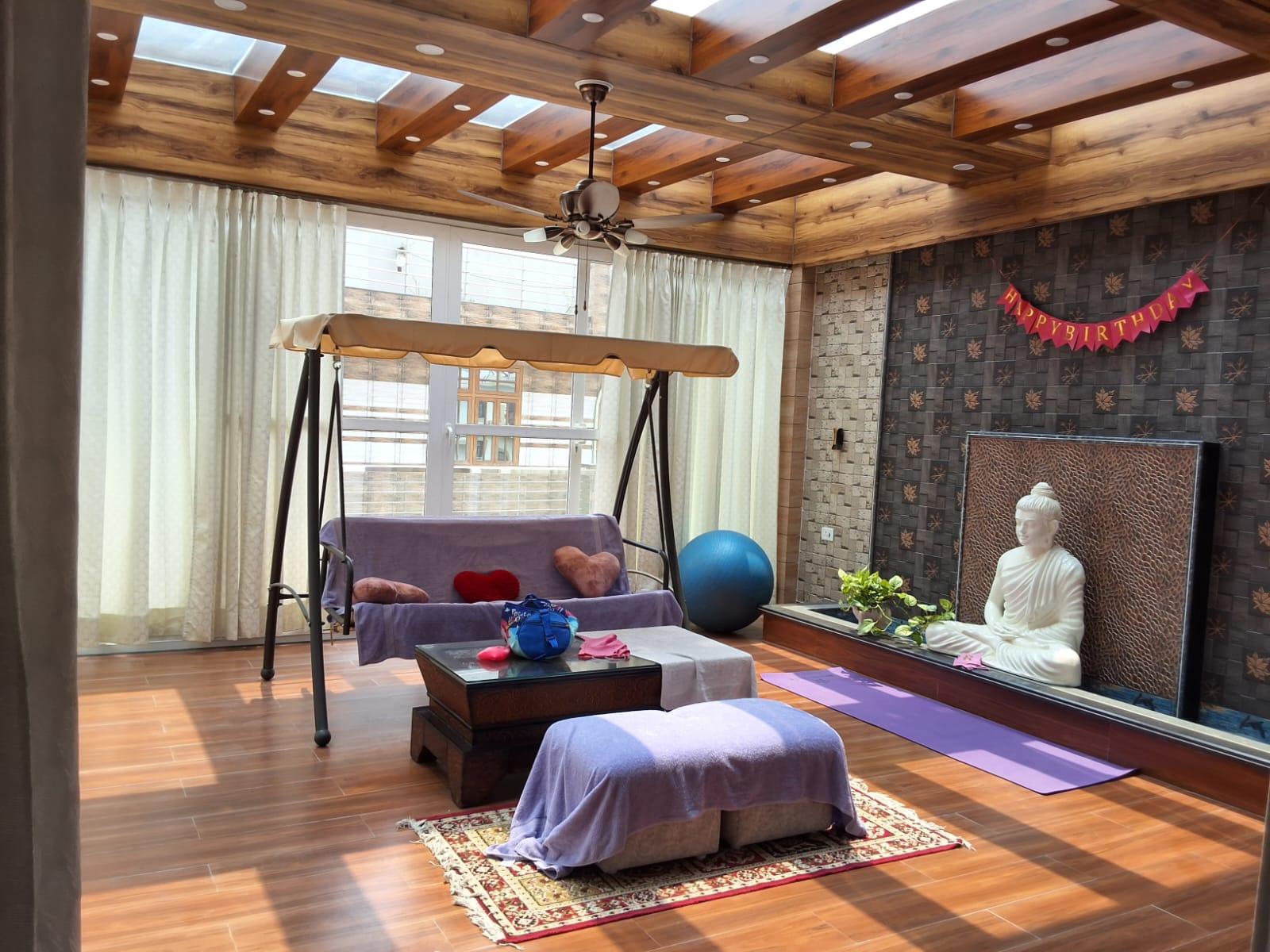 Lounge area with wooden beam ceiling and swing